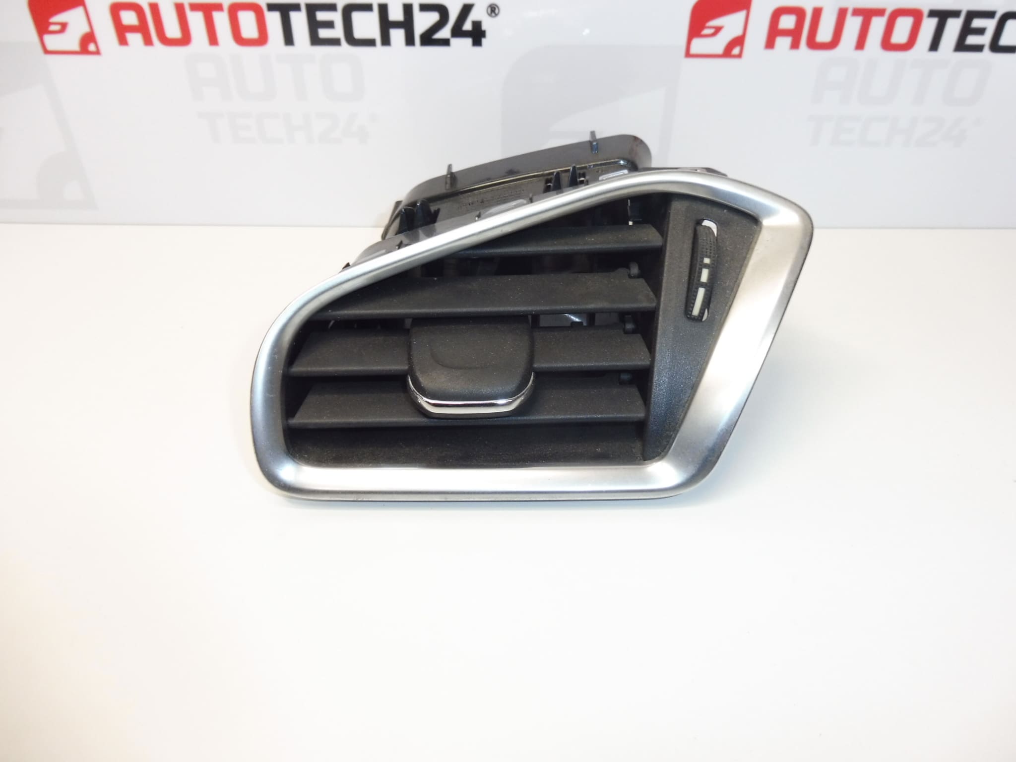 Lijeva ventilacijska rešetka Citroen C4 II B7 i DS4 9671332377 8247S2