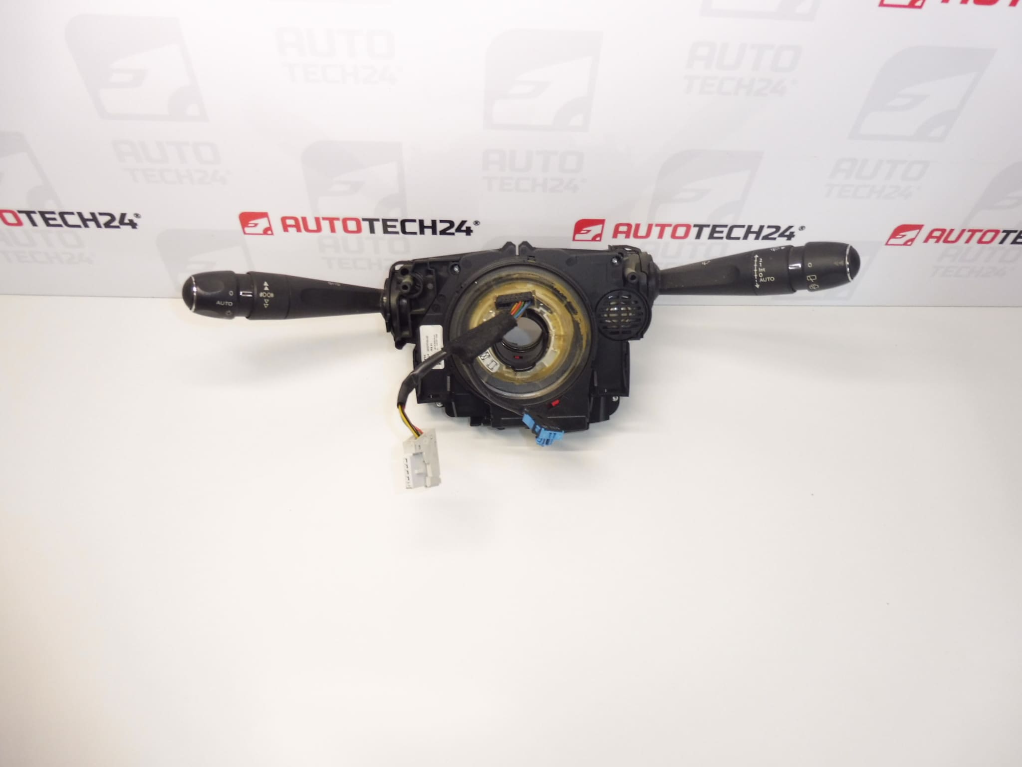 Odajači poluge COM2008P Citroën Peugeot DS 96759252XT 6243C6