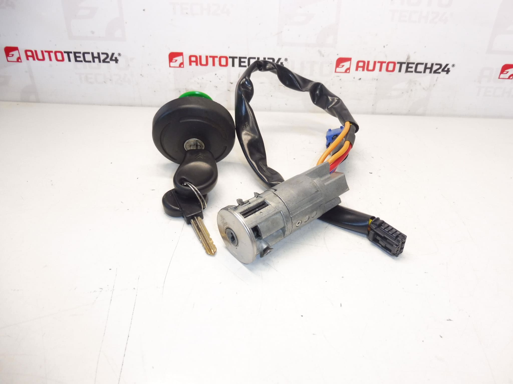 Razvodna kutija 2 ključa Citroën Xsara Picasso 4162HK 4162CK