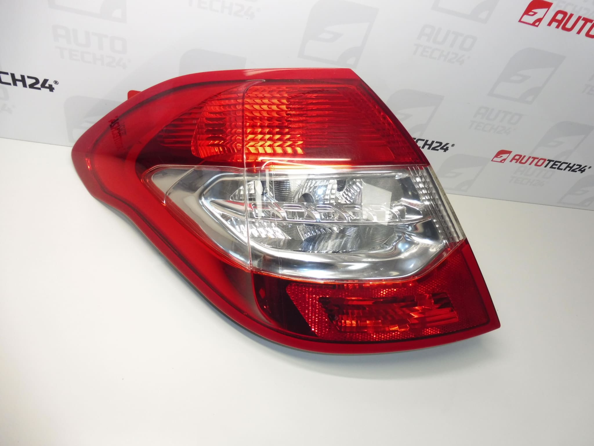Stražnje lijevo vanjsko svjetlo Citroën C4 II 9687312180 6350KS