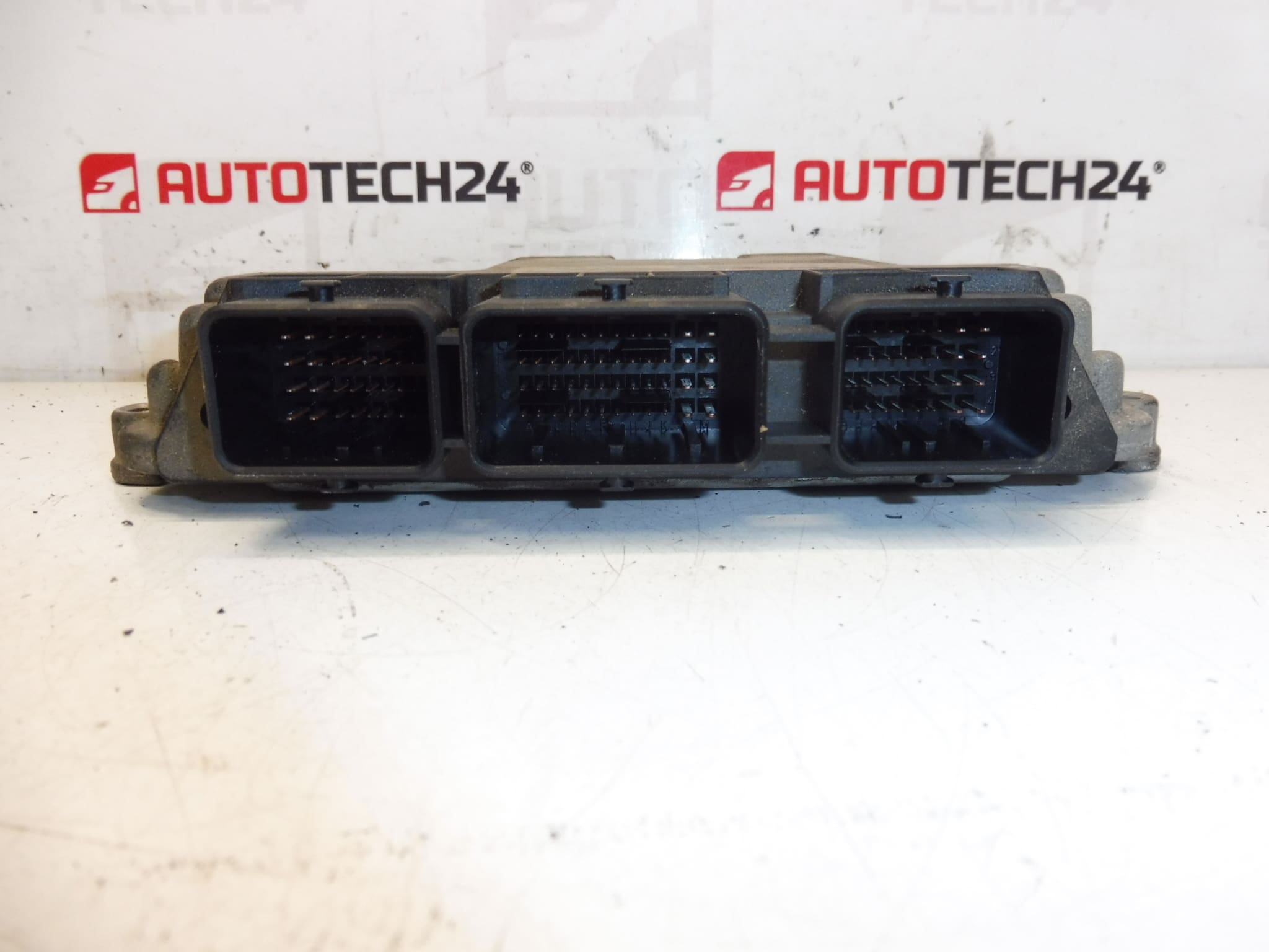 Upravljačka jedinica Bosch EDC16C34 0281011392 9656162280 - Slika 2