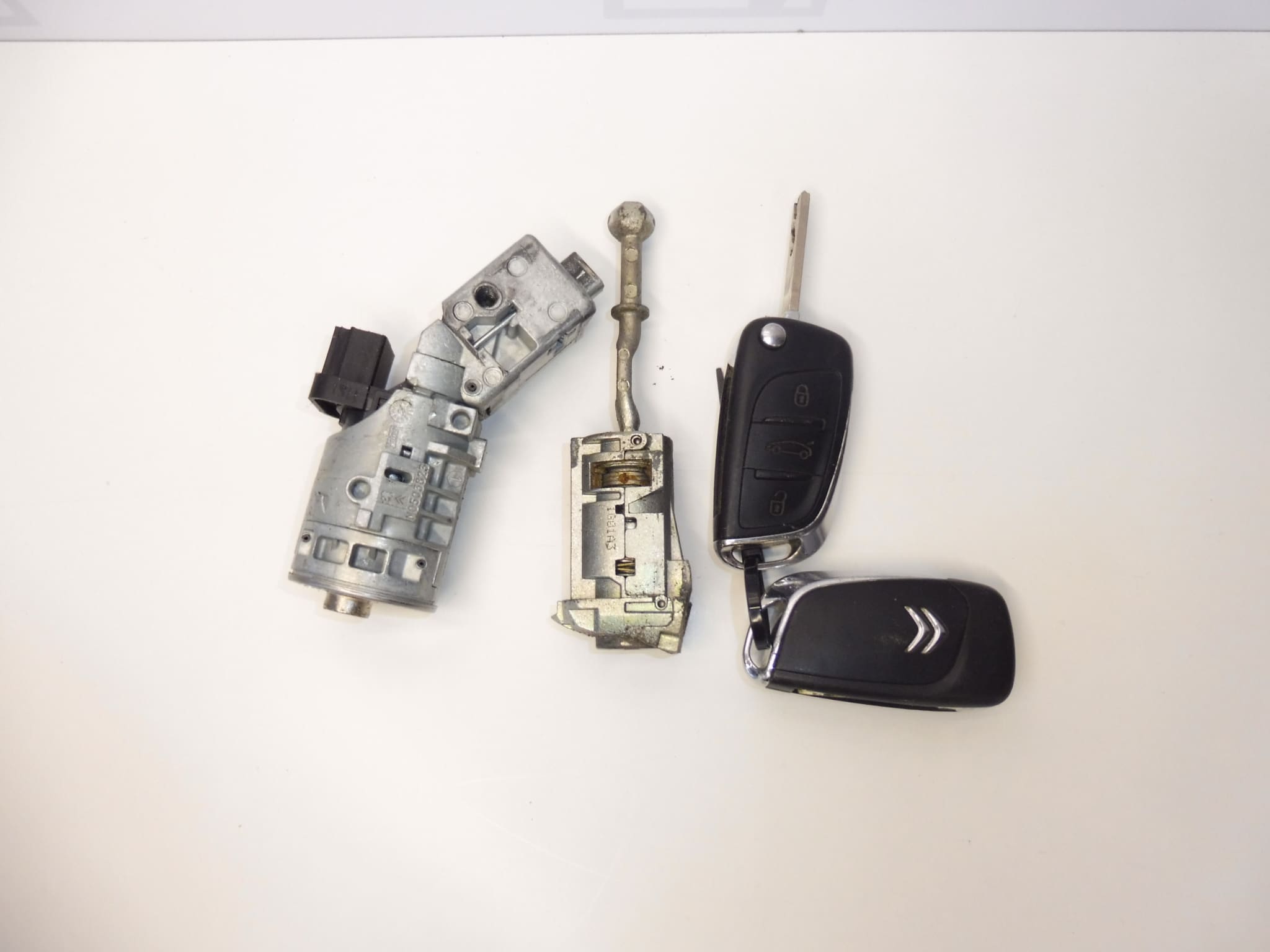 Set brava i 2 ključa Citroën C4 B7 4162WH 4162WK - Slika 2