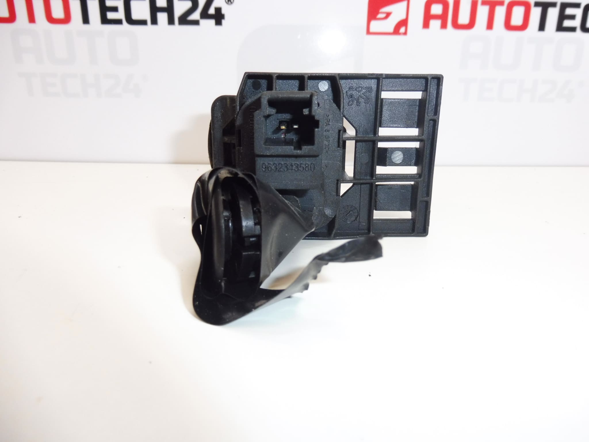 Gumb 5. vrata EZWD Peugeot 307 CC 9632343580 872559 - Slika 2